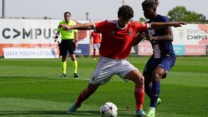 Jovens do Benfica tentam evitar o adeus