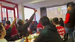 Casa do Benfica de Paris vibra com jogo da Youth League frente ao PSG