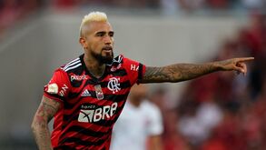 Flamengo: Arturo Vidal chora morte do pai