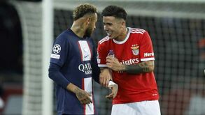 A conversa entre Neymar e Enzo no final do PSG-Benfica: houve sorrisos mas também caras sérias