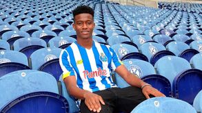 Chegou para o Benfica, rumou ao FC Porto e agora é aposta de futuro: Umaro Candé sempre a subir