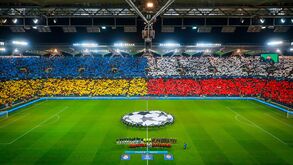 A homenagem da Polónia à Ucrânia antes do arranque do jogo entre Shakhtar e Real Madrid