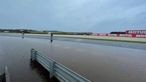 MotoGP: Pista que vai receber GP da Austrália no domingo está transformada numa... 'piscina'