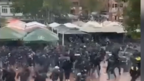 Cadeiras, mesas e tudo o que mais houvesse: adeptos do Zurique voltaram-se contra a polícia em Eindhoven