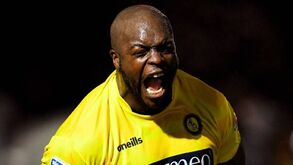 Abayo Akinfenwa: O avançado mais forte do planeta vai dedicar-se ao wrestling