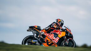 GP da Austrália: Miguel Oliveira recupera até 12.º numa vitória fantástica de Alex Rins