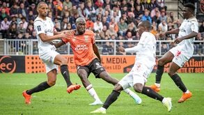 Lorient empata com Reims e falha ultrapassagem ao Paris SG