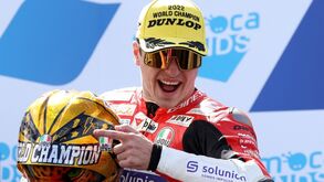Guevara começou a carreira aos 3 anos e é campeão do mundo de Moto3 aos 18: «Não tenho palavras»