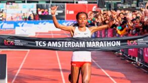 Almaz Ayana entra na história como melhor estreante de sempre na maratona
