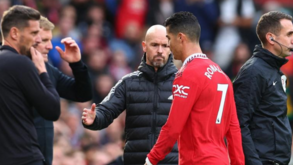 Cristiano Ronaldo em branco e... irritado