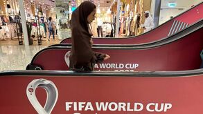Roupa discreta e nada de álcool no Qatar: WAGs inglesas avisadas que podem passar até um ano na prisão