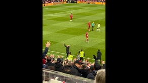 Guardiola provoca bancadas de Anfield no Liverpool-Manchester City e adeptos reagem assim