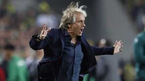 Fenerbahçe de Jesus fecha 10ª jornada com triunfo por 3-0