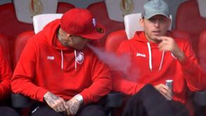Nainggolan suspenso pelo Antuérpia após ser apanhado a fumar no banco