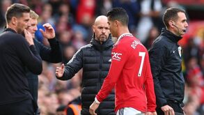 Louis Saha e as decisões de Ten Hag no jogo com o Newcastle: «Ronaldo foi desrespeitado»