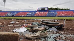 Estádio indonésio vai ser demolido após tragédia que matou mais de 130 pessoas