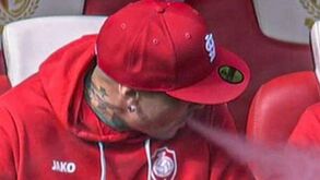 'Fumadores FC': Nainggolan já estava no clube mas subiu a 'capitão' de equipa