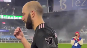 As imagens emocionantes do adeus de Higuaín aos relvados: avançado acabou em lágrimas