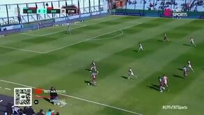 O autogolo insólito da semana: 'dormir' na baliza não costuma dar bom resultado