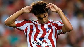 Seis jogos seguidos no banco e 37 minutos no total: João Félix continua a não contar para Simeone