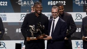Nem pai nem... fumo branco: Milan e advogado de Rafael Leão estiveram reunidos