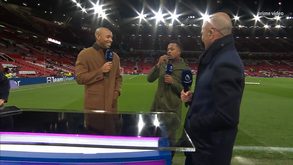 Patrice Evra chama 'casa' a Old Trafford enquanto come... relva: «Bom apetite!»