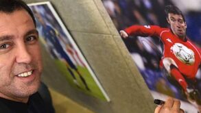 Estrela do futebol mundial virou... motorista da Uber: Vida de Hakan Sukur está do avesso