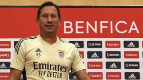 «Mister Schmidt, percebeu a mensagem não percebeu?»: jornal do Benfica mostra números do clássico