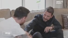 Jornalista argentino emociona-se e chora durante entrevista a Messi