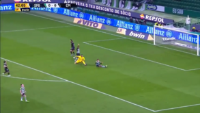 O golo de Clayton que deu vantagem ao Casa Pia em Alvalade