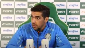 Abel Ferreira 'atira' aos jornalistas: «Pessoalmente não gosto das perguntas que vocês fazem»