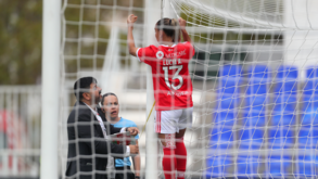Benfica-Lank Vilaverdense começou atrasado... devido ao tamanho das balizas