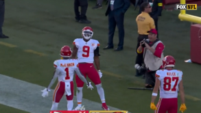 Jogador de futebol americano faz um touchdown e festeja... à Cristiano Ronaldo