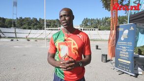 Francis Obikwelu alerta para a obesidade infantil e lembra: «Desporto dá alegria»