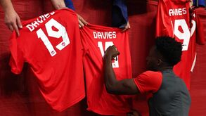 Alphonso Davies proíbe federação canadiana de vender camisolas com o seu nome