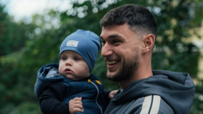 Yaremchuk visitou centro de refugiados ucranianos na Bélgica e distribuiu sorrisos antes do jogo com o FC Porto