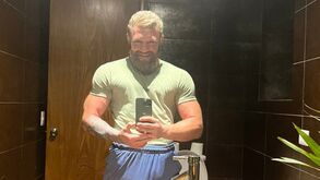 McGregor ganha 15 quilos de músculo e diz que não cabe nas portas: «De lado»