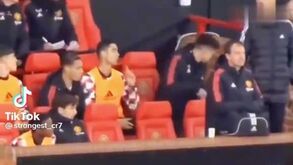 Ingleses mostram imagens do momento em que Cristiano Ronaldo recusou entrar diante do Tottenham