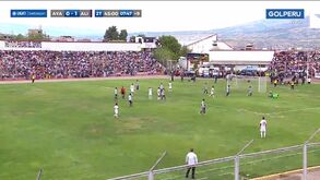 Insólito: Hernán Barcos (lembra-se dele?) marcou golo da vitória e acabou a brilhar como... guarda-redes