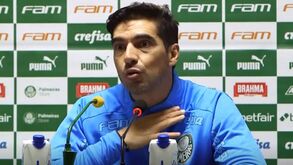 Abel Ferreira: «Tenho aqui duas taças entaladas...»