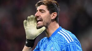Courtois deixa farpas à equipa do Real Madrid: «Se não se pode dar mais... há gente no banco»