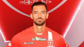 Pablo Marí operado com sucesso para reparar dois músculos após ser esfaqueado nas costas