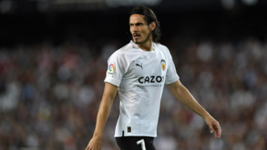 Cavani sai lesionado no jogo entre Valencia e Barcelona