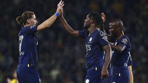 Fenerbahçe de Jorge Jesus goleia e consolida liderança na Turquia