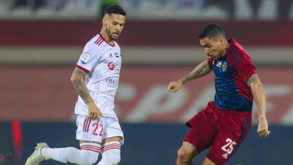 Adrien decisivo ajuda Al Wahda