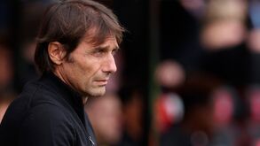 Tottenham quer renovar com Antonio Conte