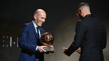 Benzema ganha Bola de Ouro como melhor jogador de futebol do mundo