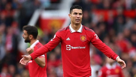 Cristiano Ronaldo curte Portugal com tênis raro de R$ 73 mil