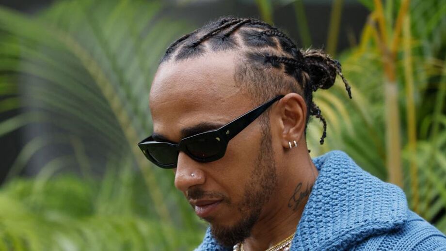 Piercings voltam a dar dores de cabeça a Lewis Hamilton e Mercedes acaba multada