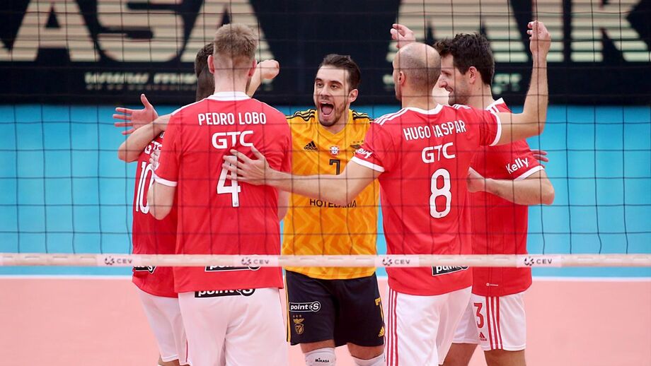 Benfica derrota Dynamo Apeldoorn na Champions